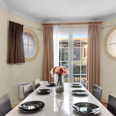Appartement Calme Au Centre Antibes